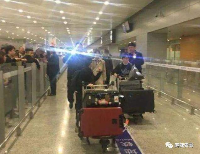 占用马路骂粉丝还说“算了”，高贵个什么劲啊