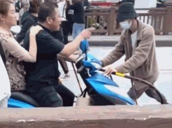 占用马路骂粉丝还说“算了”，高贵个什么劲啊