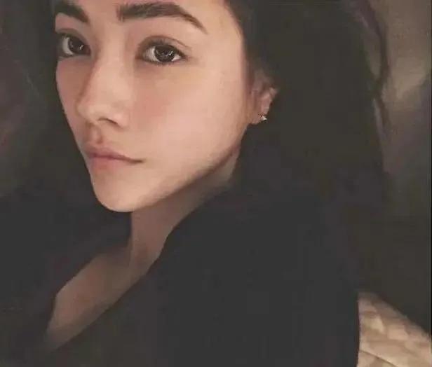 新人妲己娜然，差点就当了成龙儿媳妇？