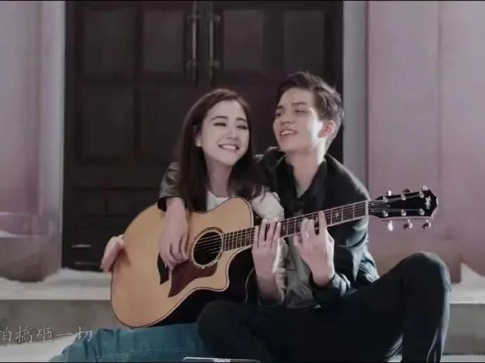 新人妲己娜然，差点就当了成龙儿媳妇？