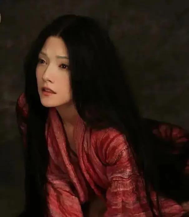 新人妲己娜然，差点就当了成龙儿媳妇？