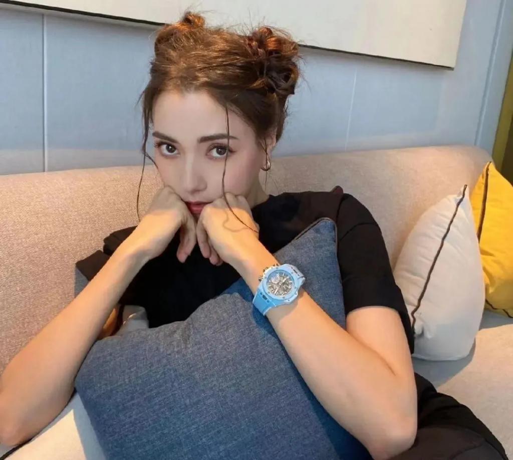 新人妲己娜然，差点就当了成龙儿媳妇？