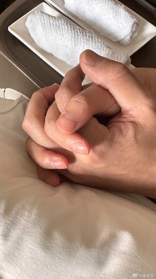 徐冬冬官宣与尹子维复合 晒牵手照撒狗粮