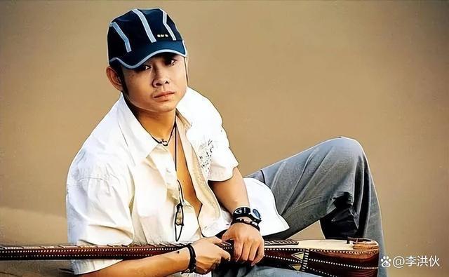 刀郎翻红后，沾亲带故的人都来夸他新歌，李双江也来凑热闹