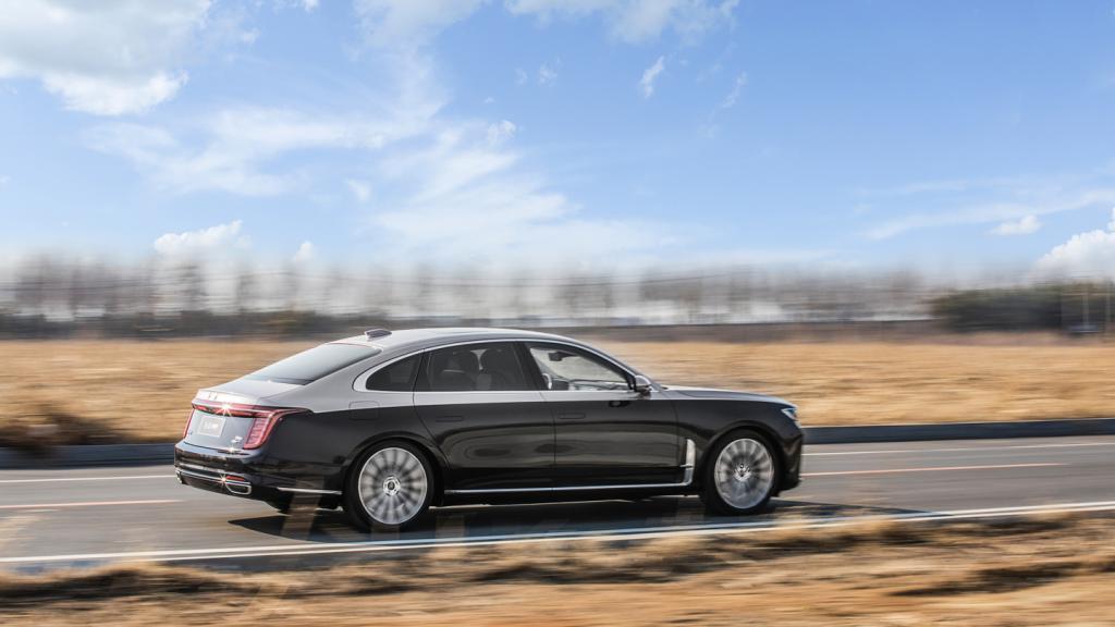 2023款红旗H9车型上市：增发光旗标、睡眠头枕等配置，30.98万起