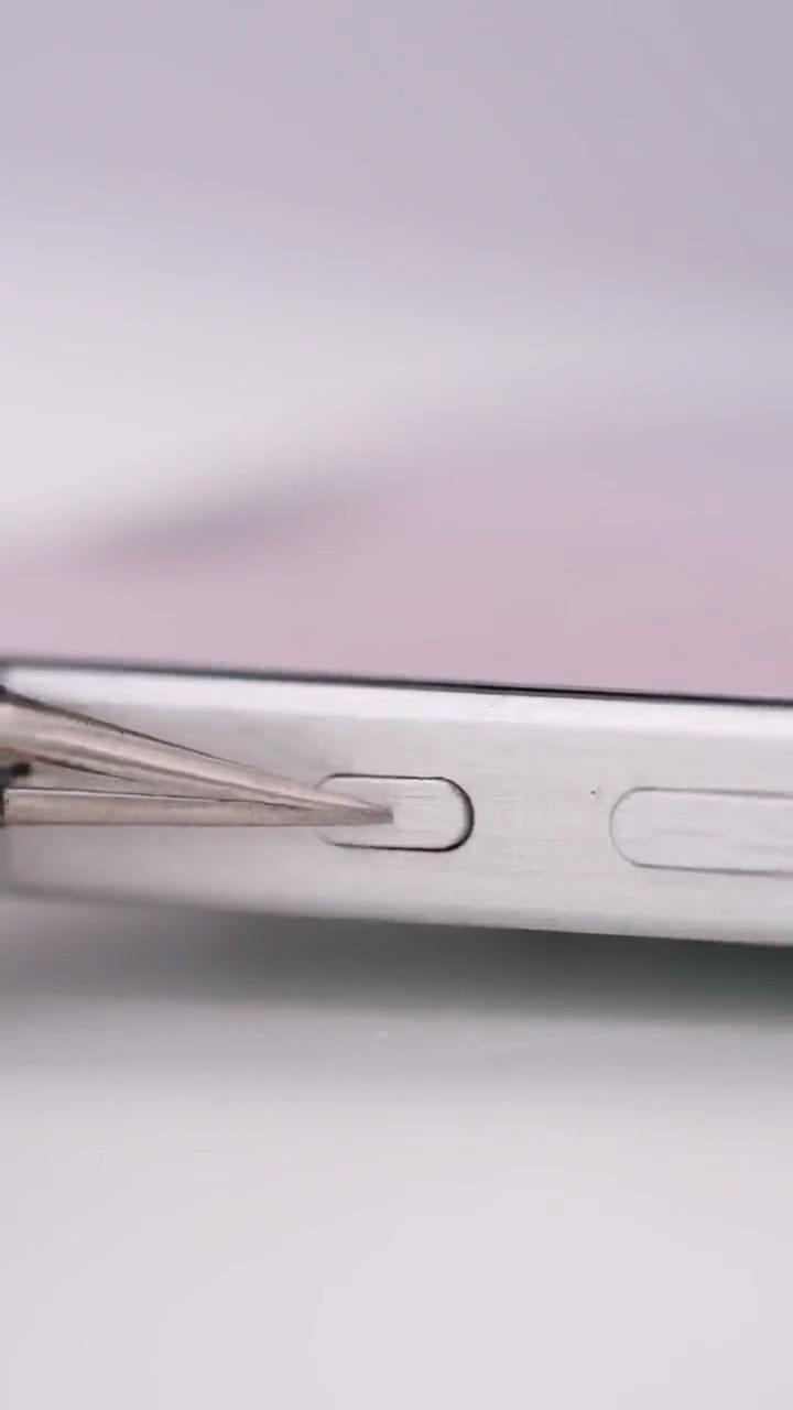 苹果iPhone 15机模上手：收窄边框、改用Action按钮和USB-C端口