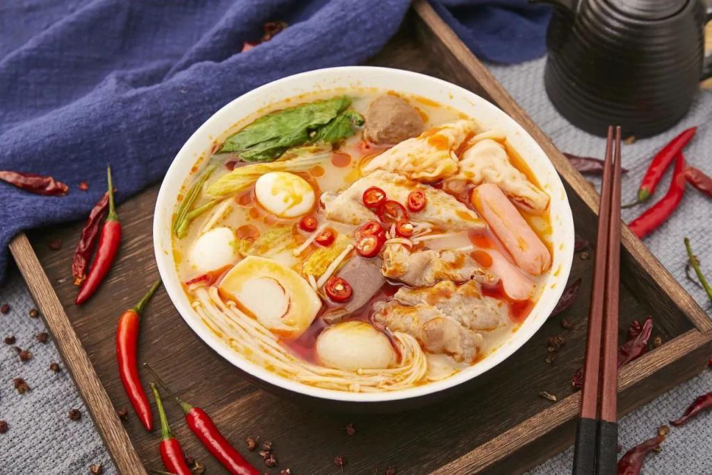 售假羊肉卷的张亮麻辣烫，问题不止在加盟店身上