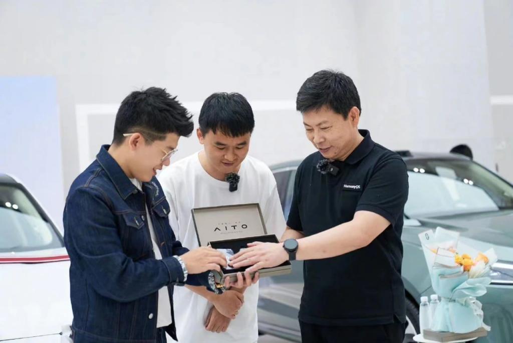 否认车 BU 独立，华为“造车”太纠结