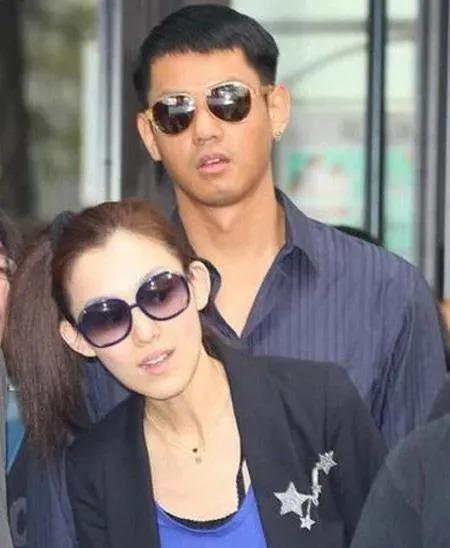 发文力挺渣男老公的娱乐圈“好老婆”被骂惨了