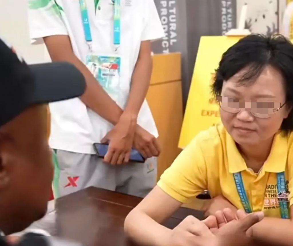 成都，你迷倒了多少外国腹肌男孩