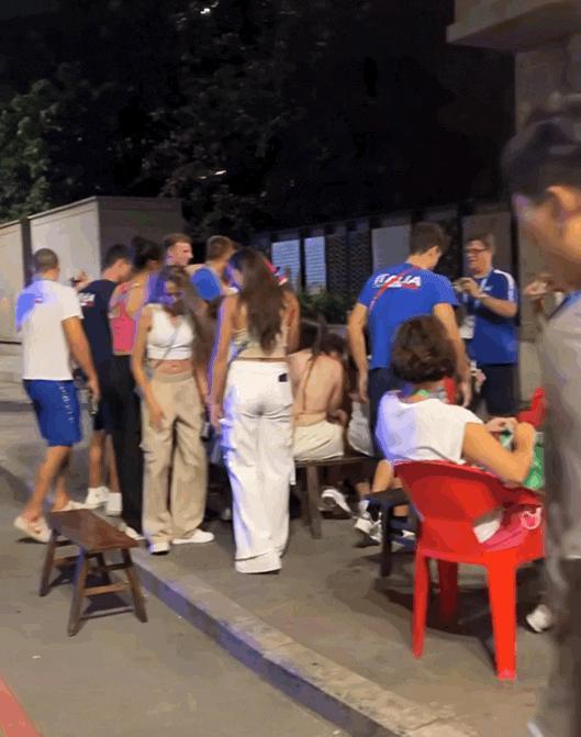 成都，你迷倒了多少外国腹肌男孩
