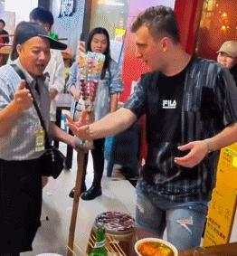 成都，你迷倒了多少外国腹肌男孩