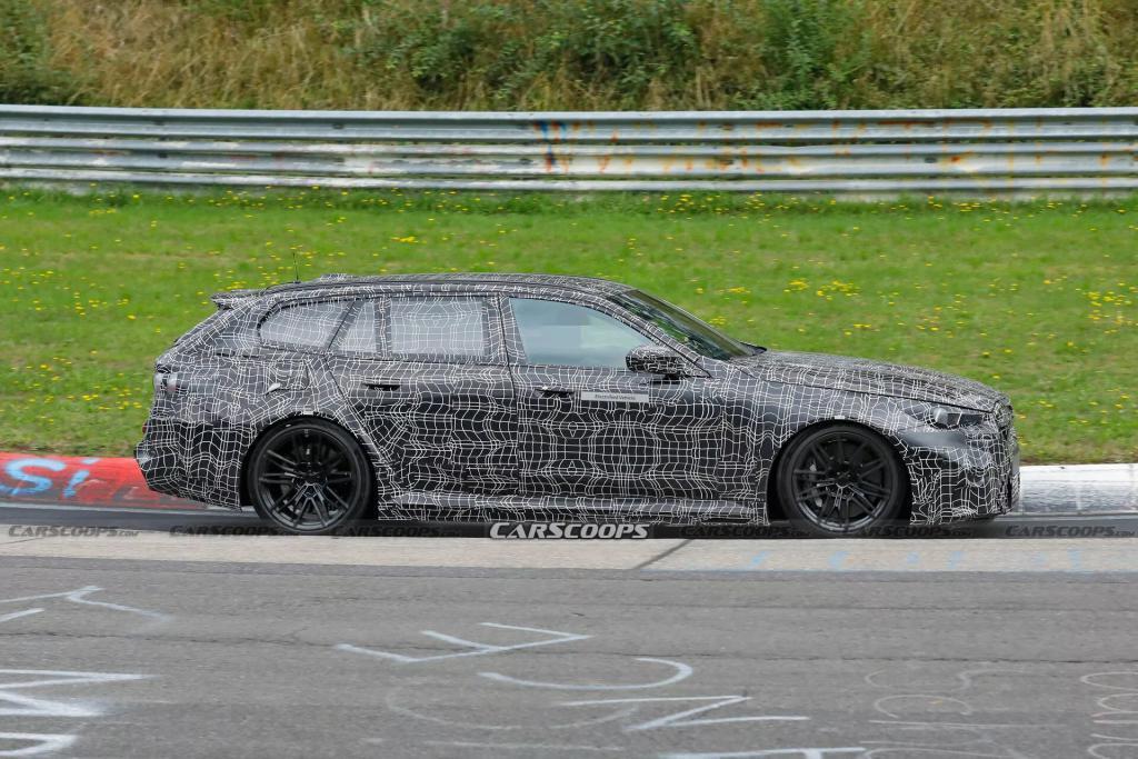 宝马 2025 款 M5 Touring 汽车赛道测试图再曝光