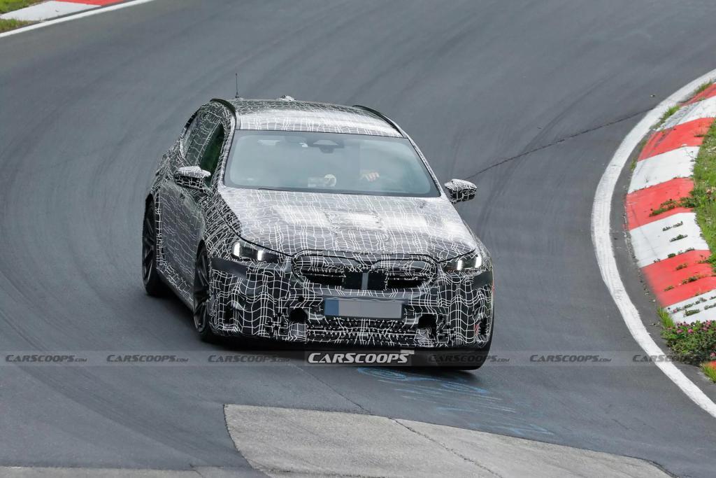 宝马 2025 款 M5 Touring 汽车赛道测试图再曝光