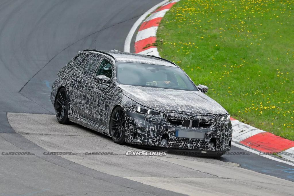 宝马 2025 款 M5 Touring 汽车赛道测试图再曝光