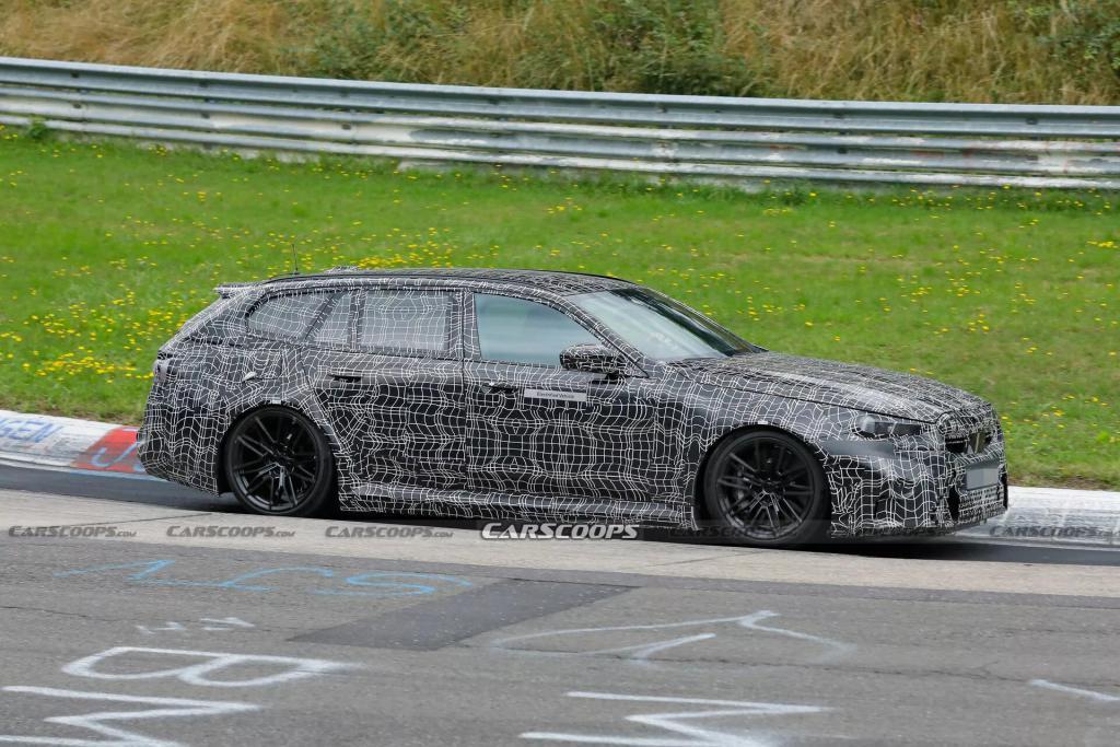 宝马 2025 款 M5 Touring 汽车赛道测试图再曝光