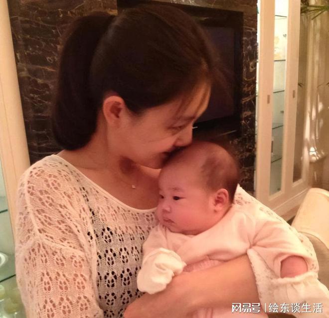 大S现身韩国生产? 小S带家人旅游 与具俊晔跳舞