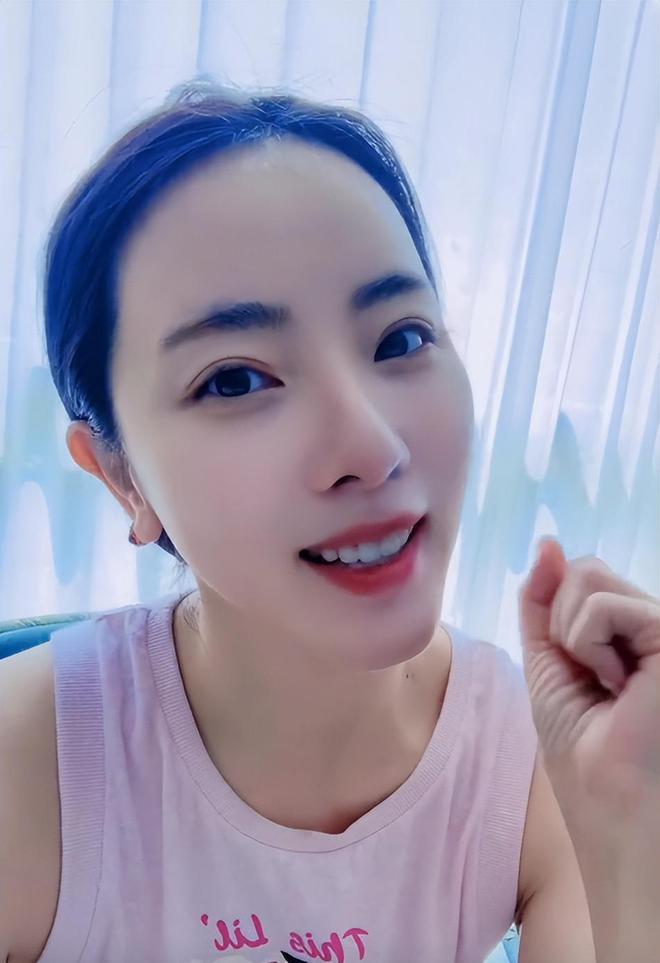 主持人李思思重返职场 为好好工作把俩儿子送老家