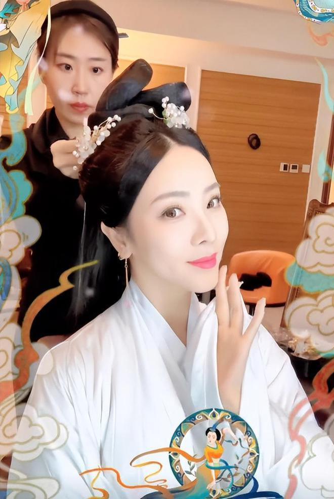 主持人李思思重返职场 为好好工作把俩儿子送老家