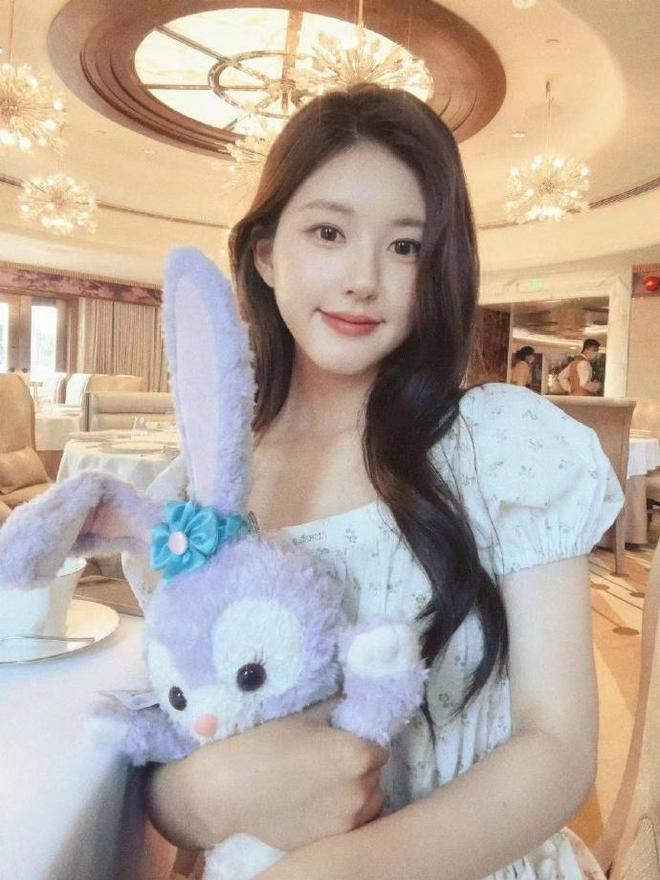 赵露思分享旅行美照,温柔甜美似初恋