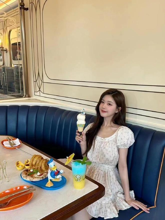 赵露思分享旅行美照,温柔甜美似初恋