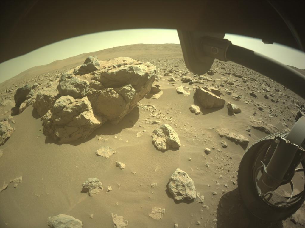 火星到底是什么颜色：机智号最新照片引热议