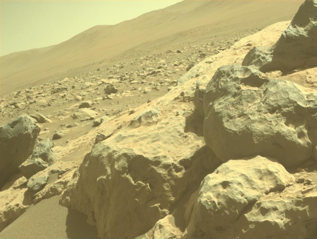 火星到底是什么颜色：机智号最新照片引热议