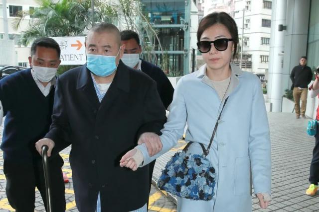 赢了“宫斗”、美过黎姿，甘比成为香港女首富后就“不装”了？