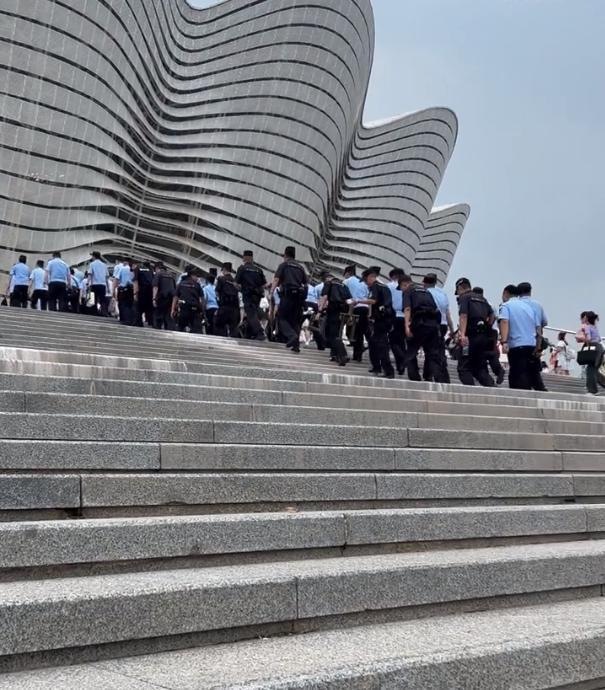 打上热搜!圈内顶流闹这么大?