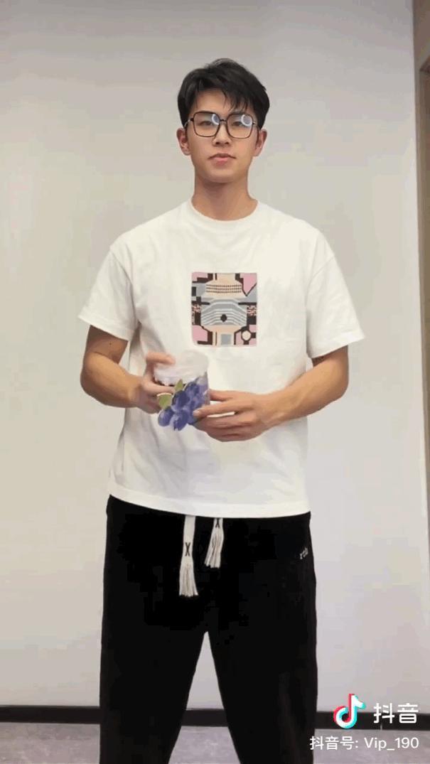 7 亿人看猛男擦边，这就是顶级商战？