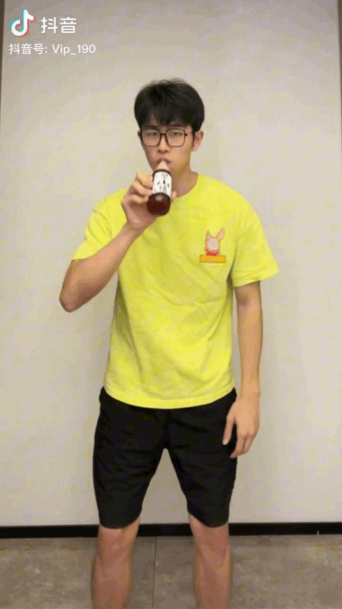 7 亿人看猛男擦边，这就是顶级商战？