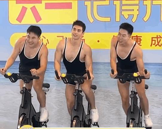 7 亿人看猛男擦边，这就是顶级商战？