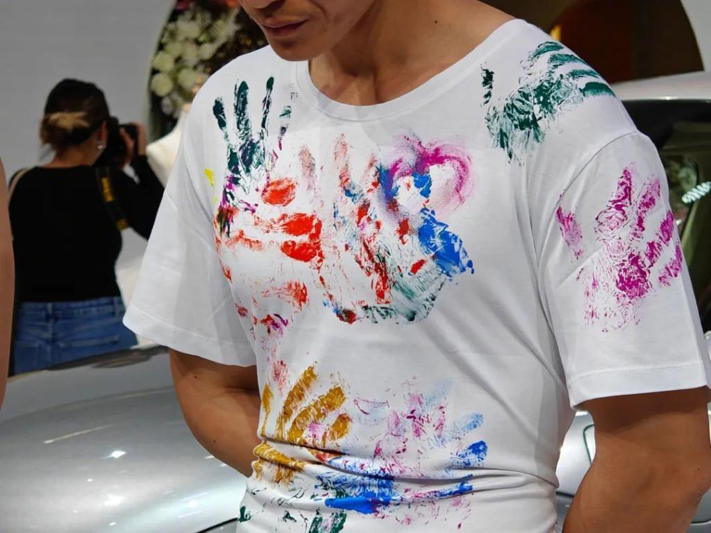 7 亿人看猛男擦边，这就是顶级商战？