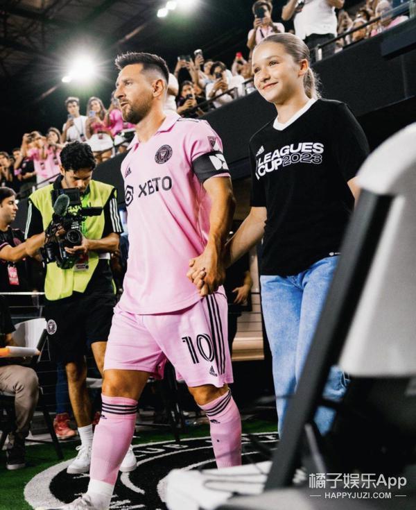 还记得贝克汉姆女儿小七吗？她瘦了？