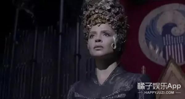 还记得贝克汉姆女儿小七吗？她瘦了？