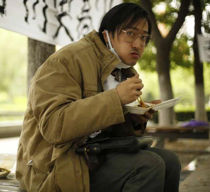 应粉丝要求，我来查王传君了