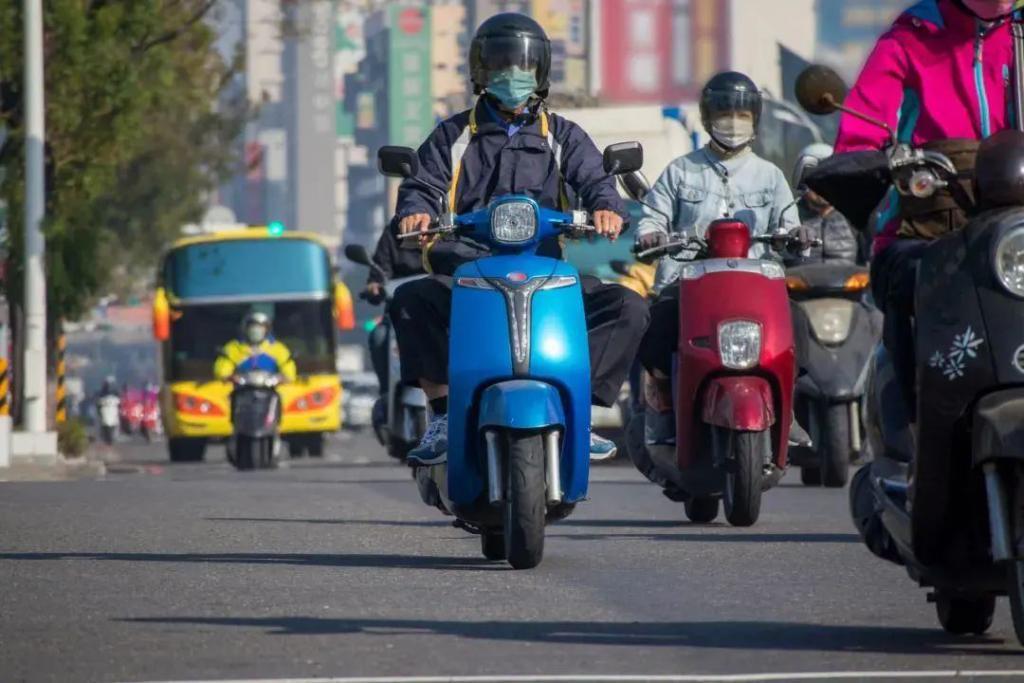 电瓶车也在搞无人驾驶，你说厂商们这是图啥。。。