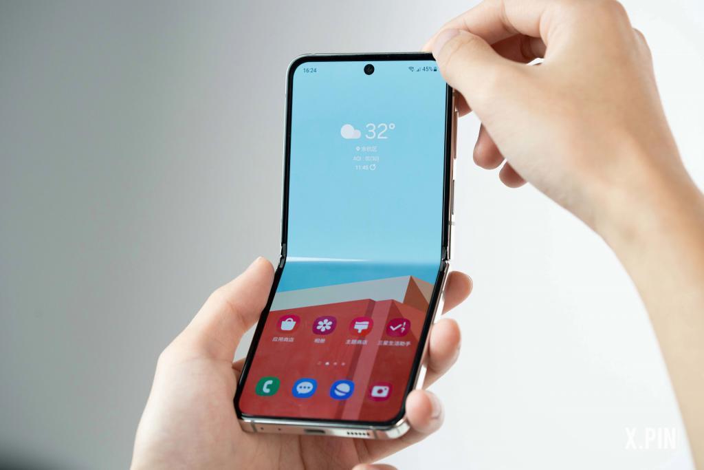 体验完7499的三星第五代折叠屏，我只能说它懂时尚单品。