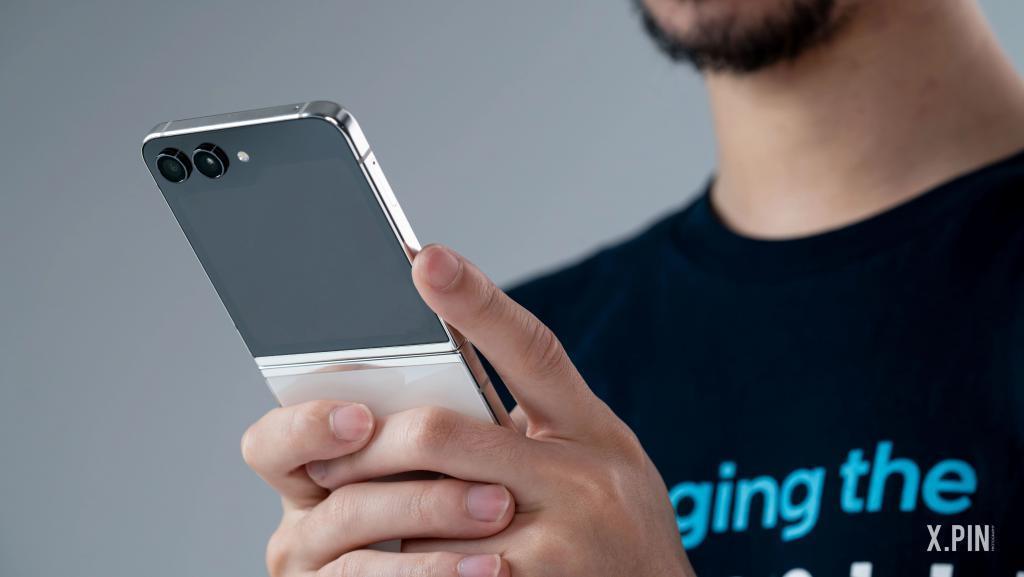 体验完7499的三星第五代折叠屏，我只能说它懂时尚单品。