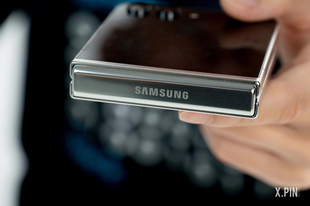 体验完7499的三星第五代折叠屏，我只能说它懂时尚单品。