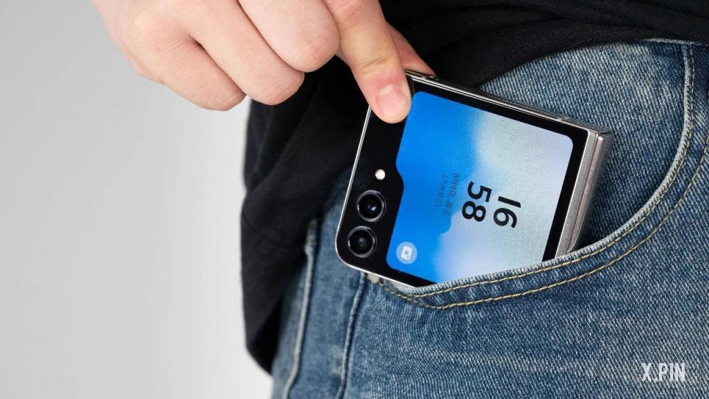 体验完7499的三星第五代折叠屏，我只能说它懂时尚单品。