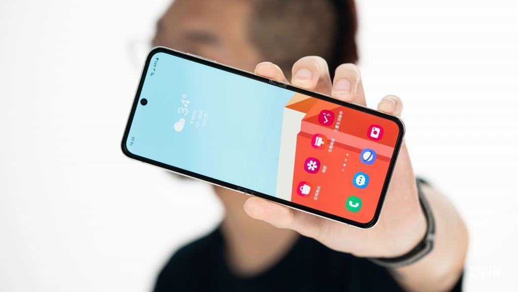 体验完7499的三星第五代折叠屏，我只能说它懂时尚单品。