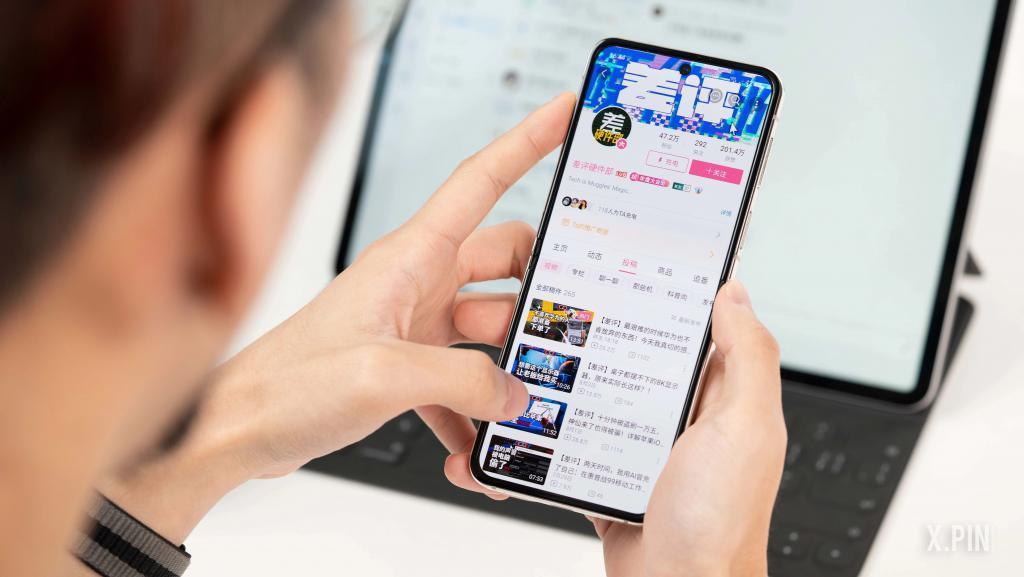 体验完7499的三星第五代折叠屏，我只能说它懂时尚单品。