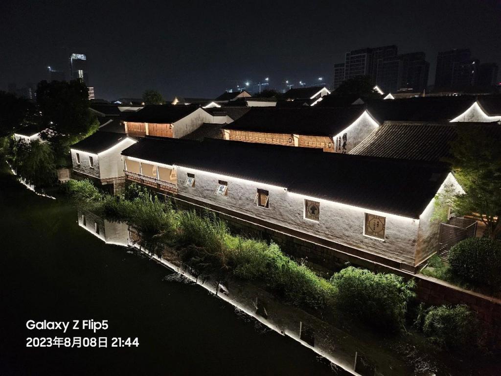 体验完7499的三星第五代折叠屏，我只能说它懂时尚单品。