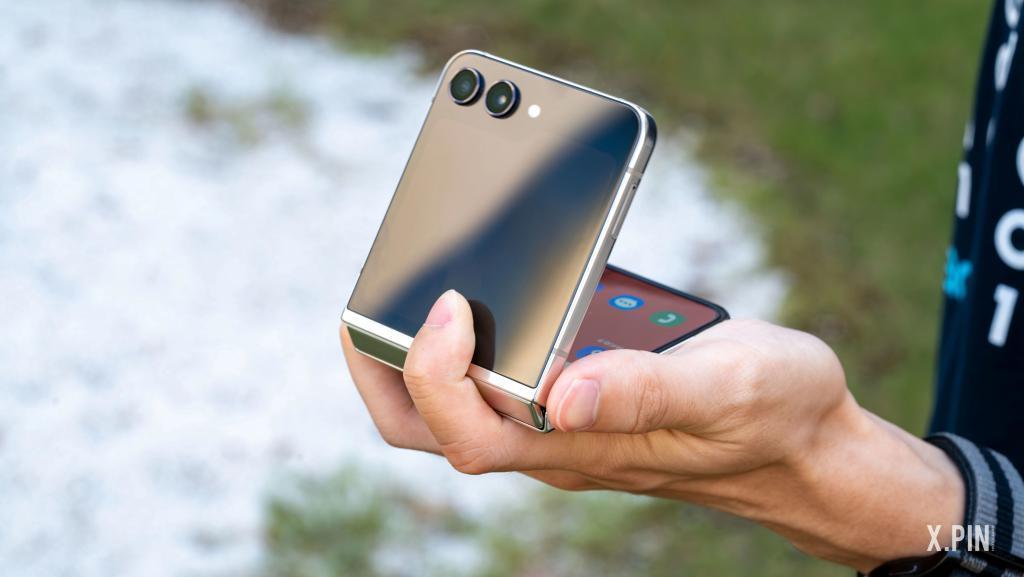 体验完7499的三星第五代折叠屏，我只能说它懂时尚单品。