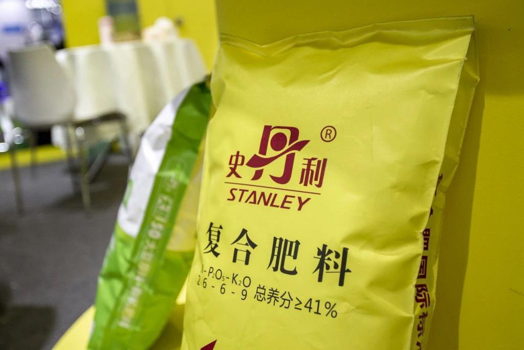 年入90亿山东富豪，请来梅西卖酒