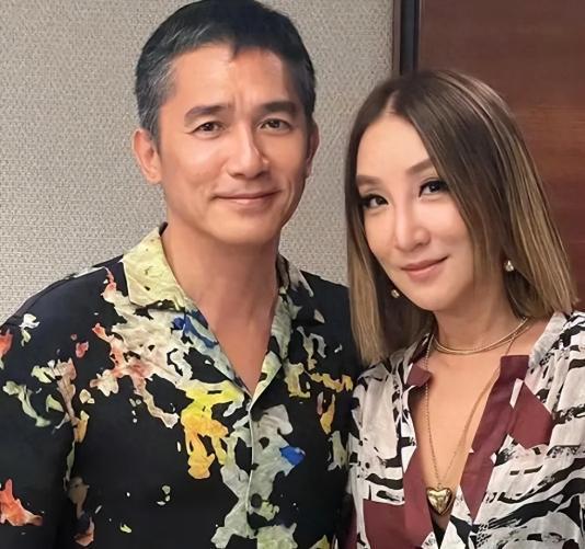 梁朝伟返港与刘嘉玲及好友聚会 私生子谣言不攻自破