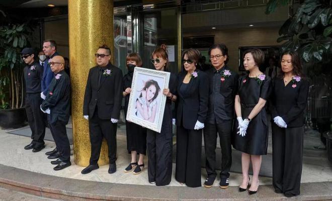 李玟生前骂丈夫音频公开，自曝遭对方嫌弃，男方出轨