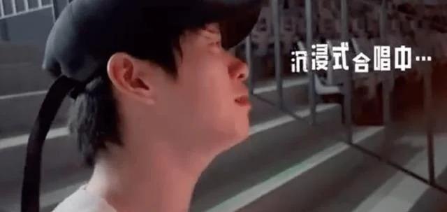 谢娜晒与魏大勋演唱会合照 爆料其跟着张杰合唱《他不懂》