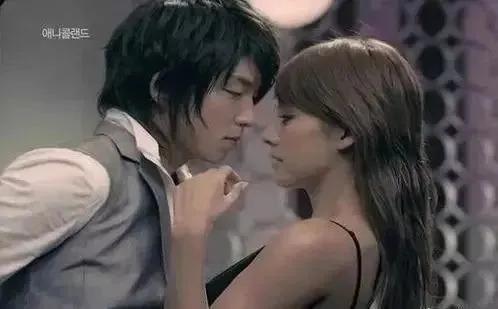 “国民妖精”撩遍帅哥却嫁丑男10年，炒房亏了拍广告捞金？